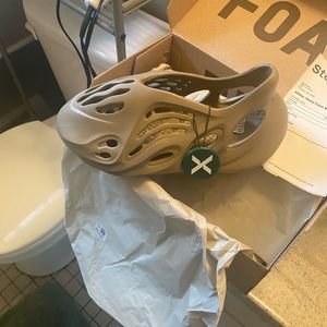 Addidas Yeezy Foam RNR Stone Taupe